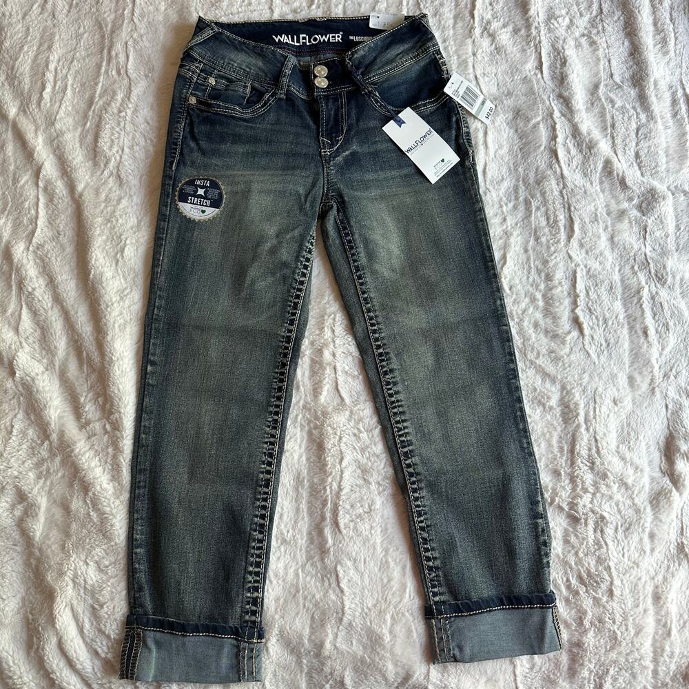 Wallflower Luscious Curvy Fit Boot Cut Cropped Size 1Jeans Stretchy